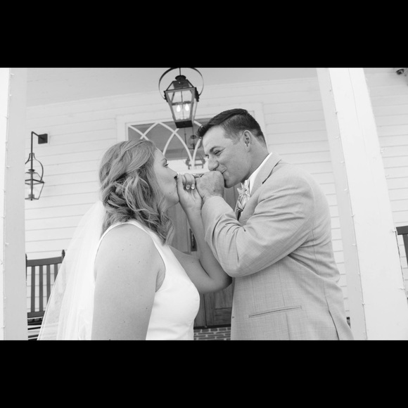 Meet your Posher, Amanda - Picture 1 of 3